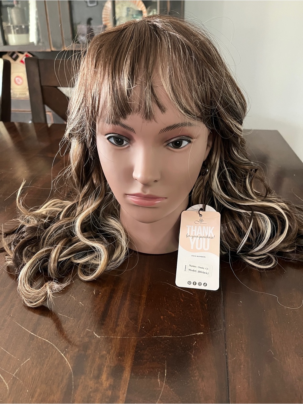 Synthetic Wavy Wig with Blonde Highlights - Neutral Brown